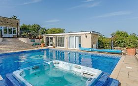 Allerton House Holiday Home Isham  United Kingdom